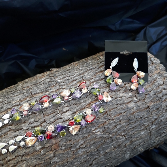 Mesmerizing Multi-Stone Silver Set - Picture 4 of 10